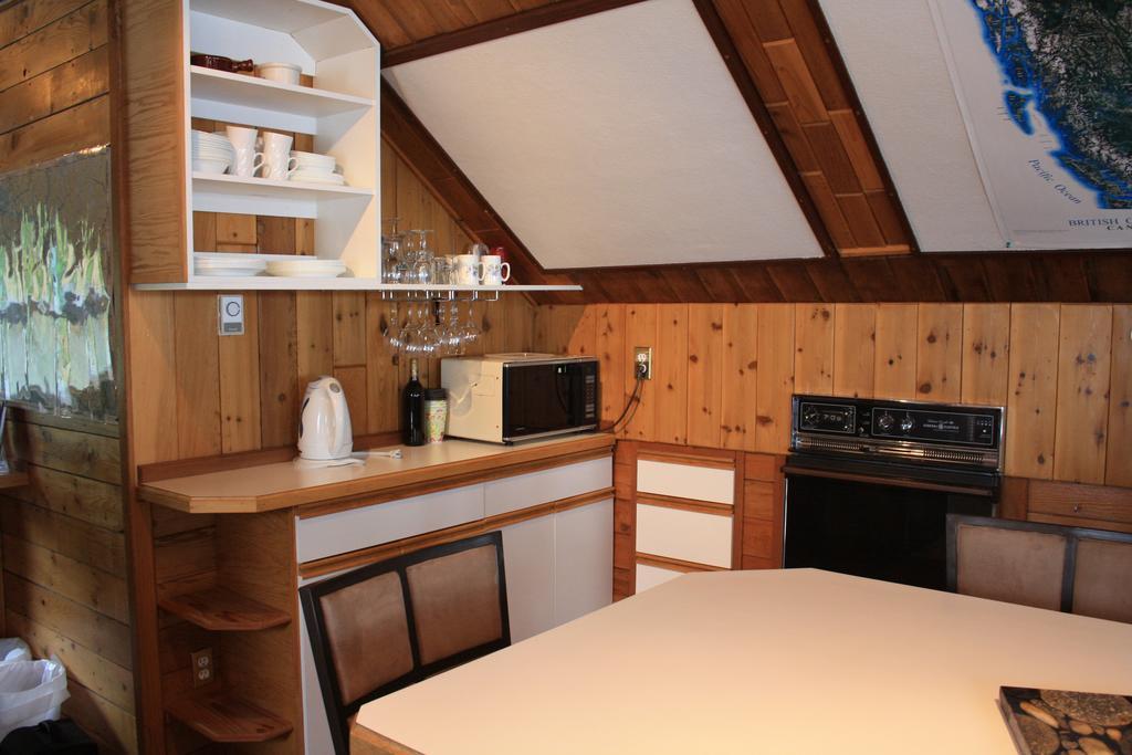 Orca Lodge Sointula Экстерьер фото